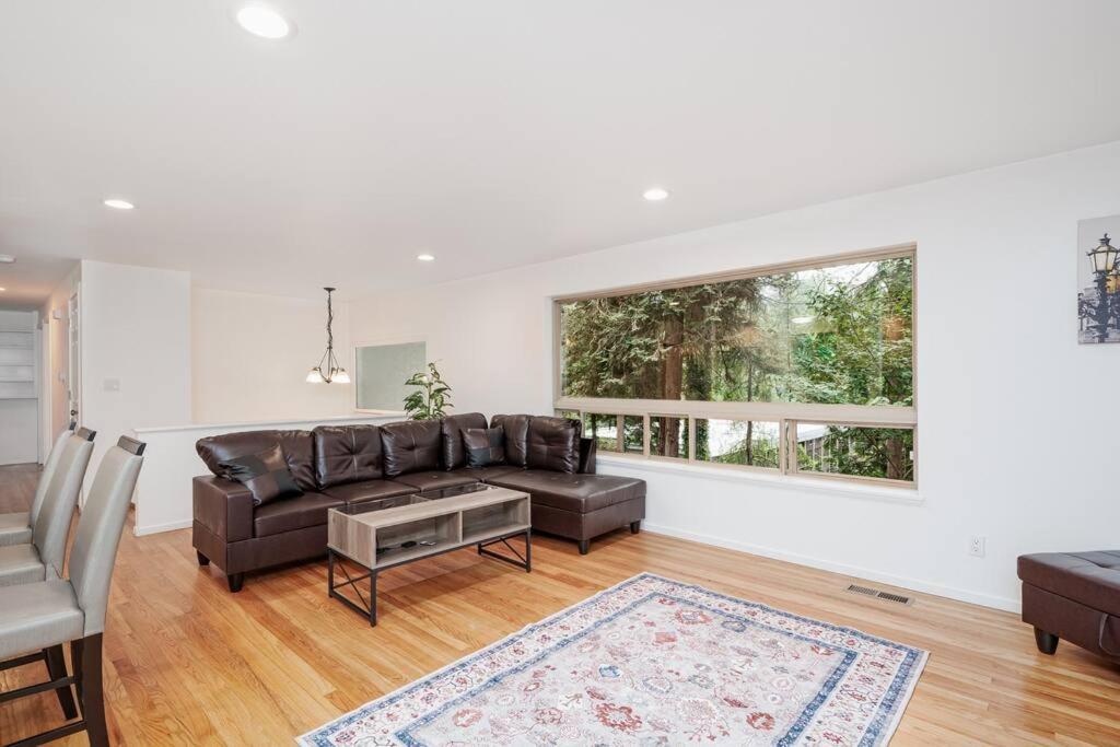 Spacious Two-Story Haven Βίλα Edmonds Εξωτερικό φωτογραφία